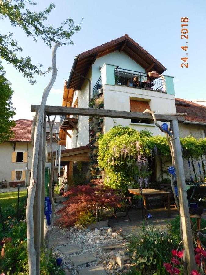 Chez Nous. B & B Bassy Exterior photo